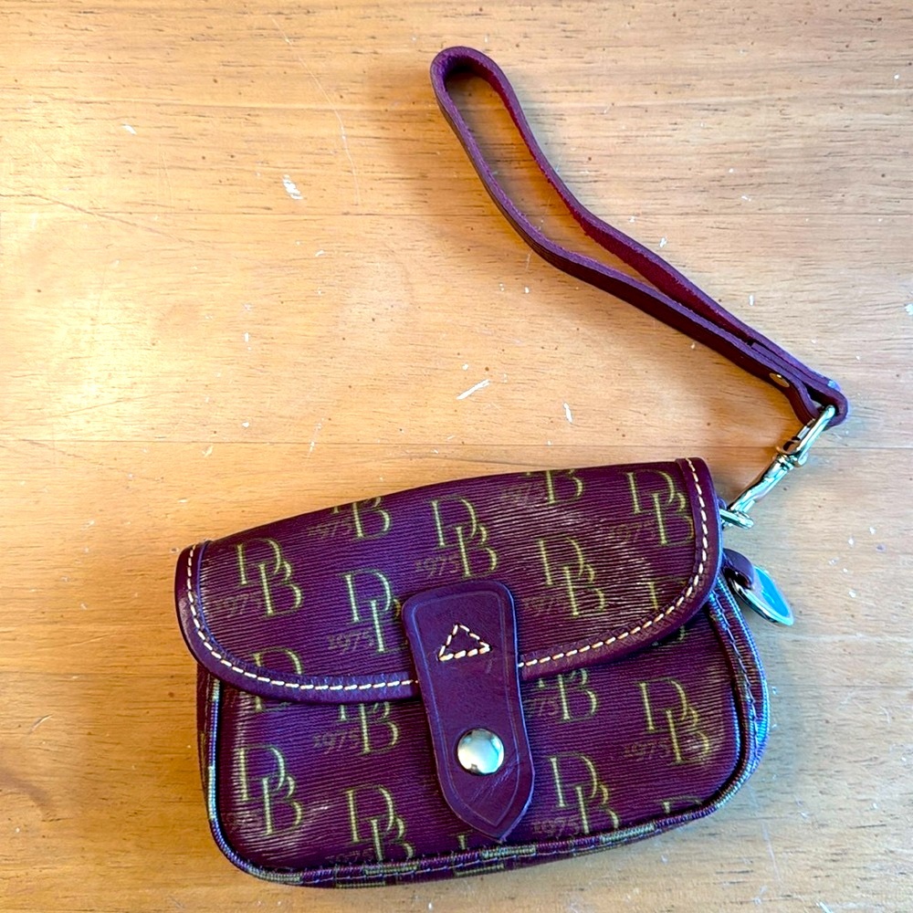 VINTAGE Dooney & Bourke wristlet